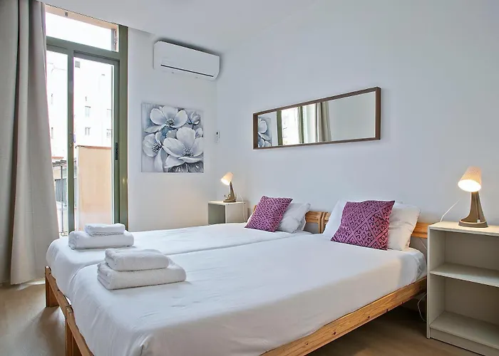 Beautiful Apartment In Las Ramblas Barcelona 6Pax